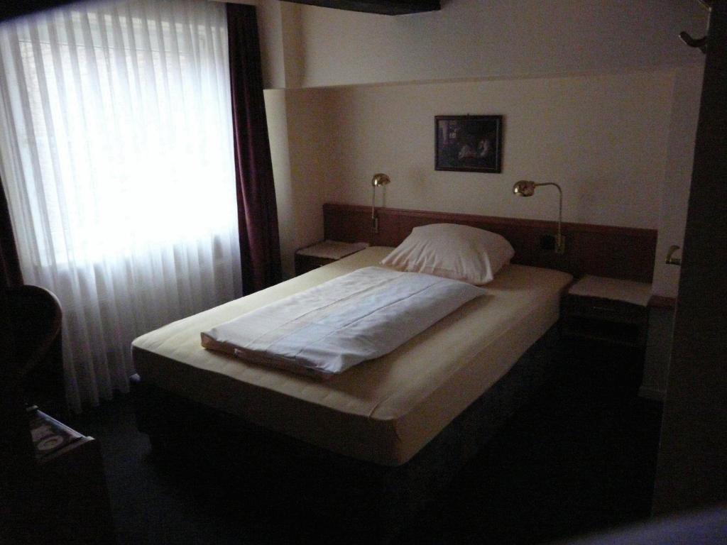 Hotel Scheffler Garni Luneburg Room photo